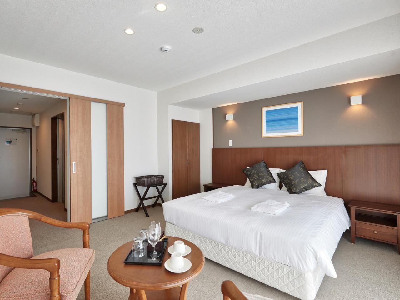 Creass Hotel Tsubogawa Marche Naha Exteriör bild